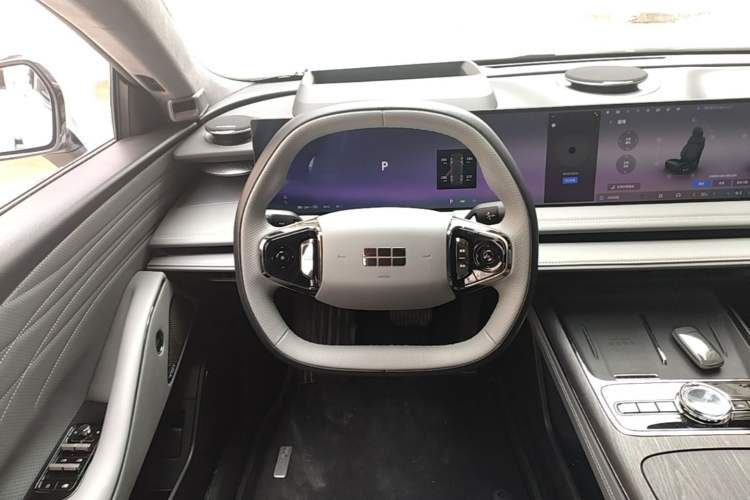 Used Geely Galaxy E8 2025 700 km Long-Range Intelligent Driving Version Steering Wheel