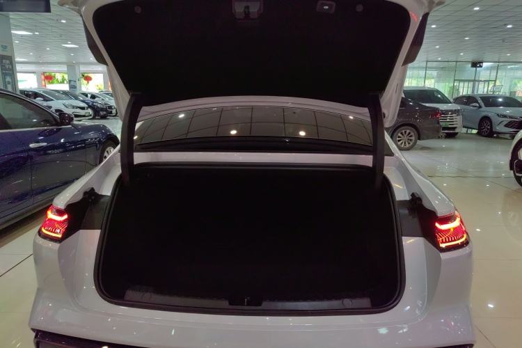Used Geely Galaxy E8 2025 700 km Long-Range Intelligent Driving Version Trunk