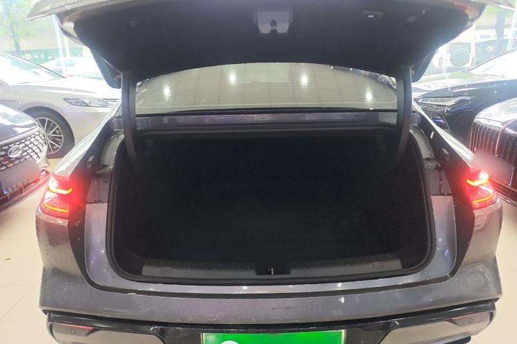 Used Geely Galaxy E8 2025 Model—610km Prestige Version Trunk