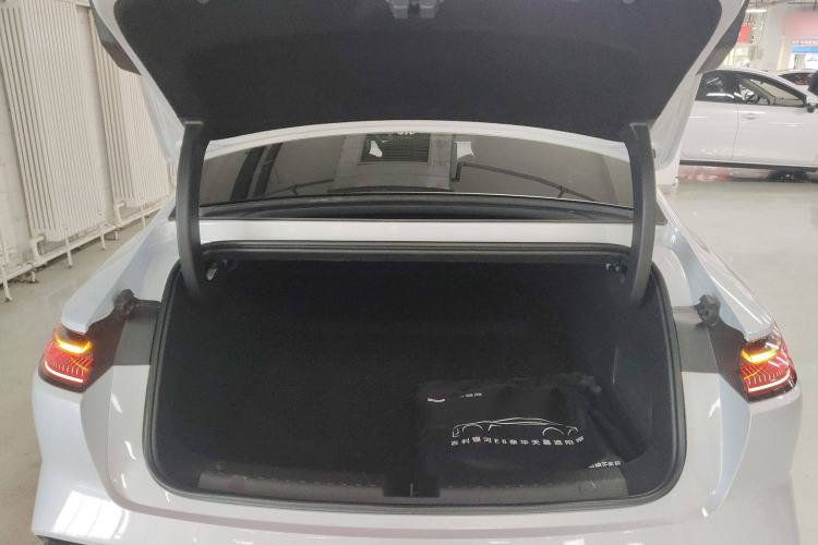 Used Geely Galaxy E8 2025 700 km Long-Range Intelligent Driving Version Trunk