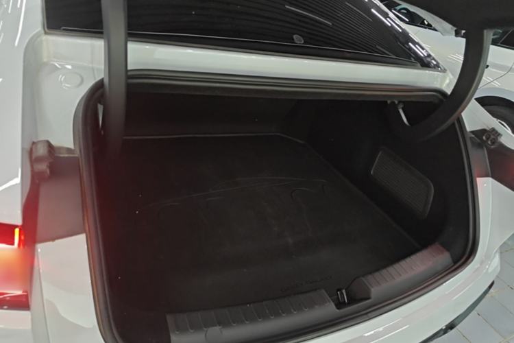 Used Geely Galaxy E8 2025 700 km Long-Range Intelligent Driving Version Trunk
