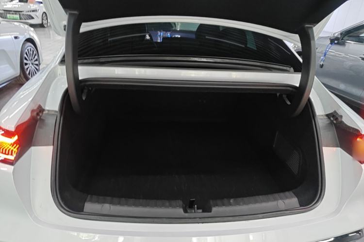 Used Geely Galaxy E8 2025 700 km Long-Range Intelligent Driving Version Trunk