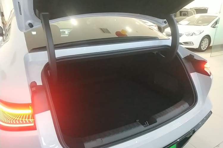 Used Geely Galaxy E8 2025 700 km Long-Range Intelligent Driving Version Trunk