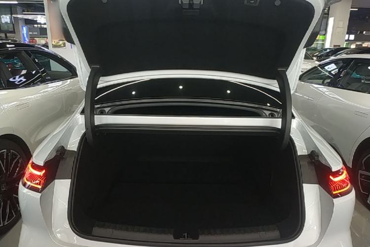 Used Geely Galaxy E8 2025 700 km Long-Range Intelligent Driving Version Trunk