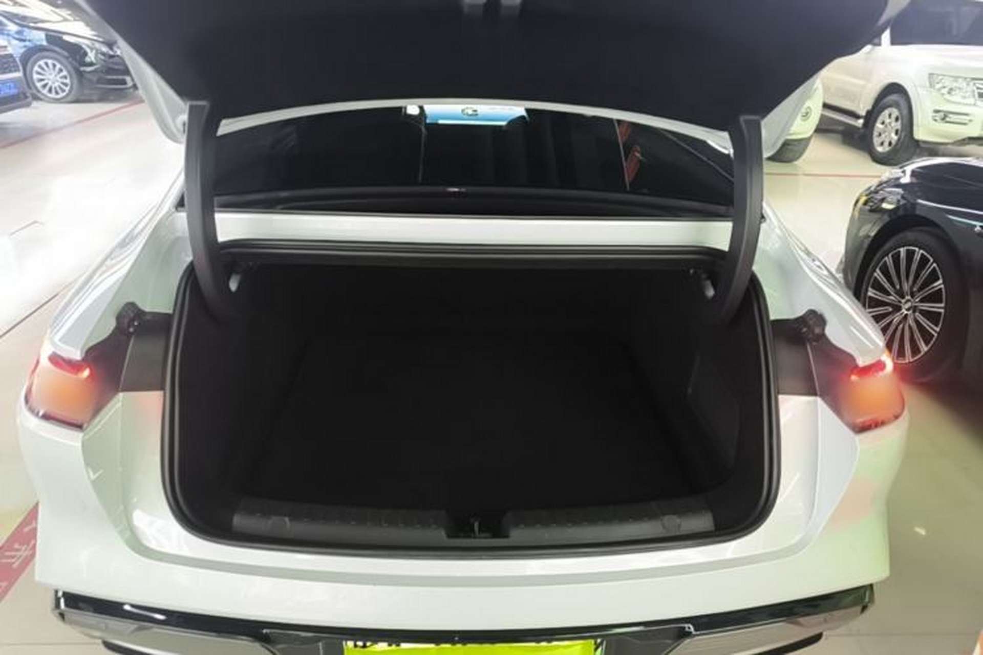 Used Geely Galaxy E8 2025 700 km Long-Range Intelligent Driving Version Trunk