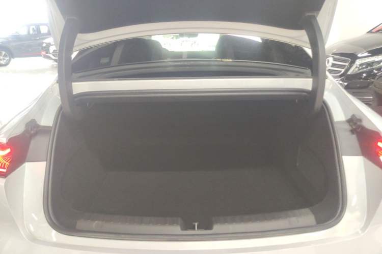 Used Geely Galaxy E8 2025 700 km Long-Range Intelligent Driving Version Trunk