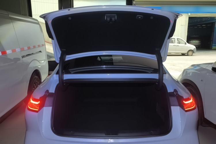 Used Geely Galaxy E8 2025 700 km Long-Range Intelligent Driving Version Trunk