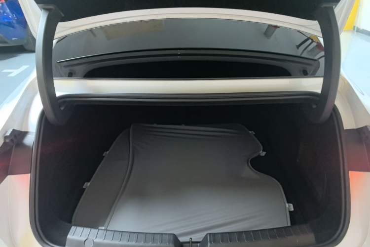 Used Geely Galaxy E8 2025 700 km Long-Range Intelligent Driving Version Trunk