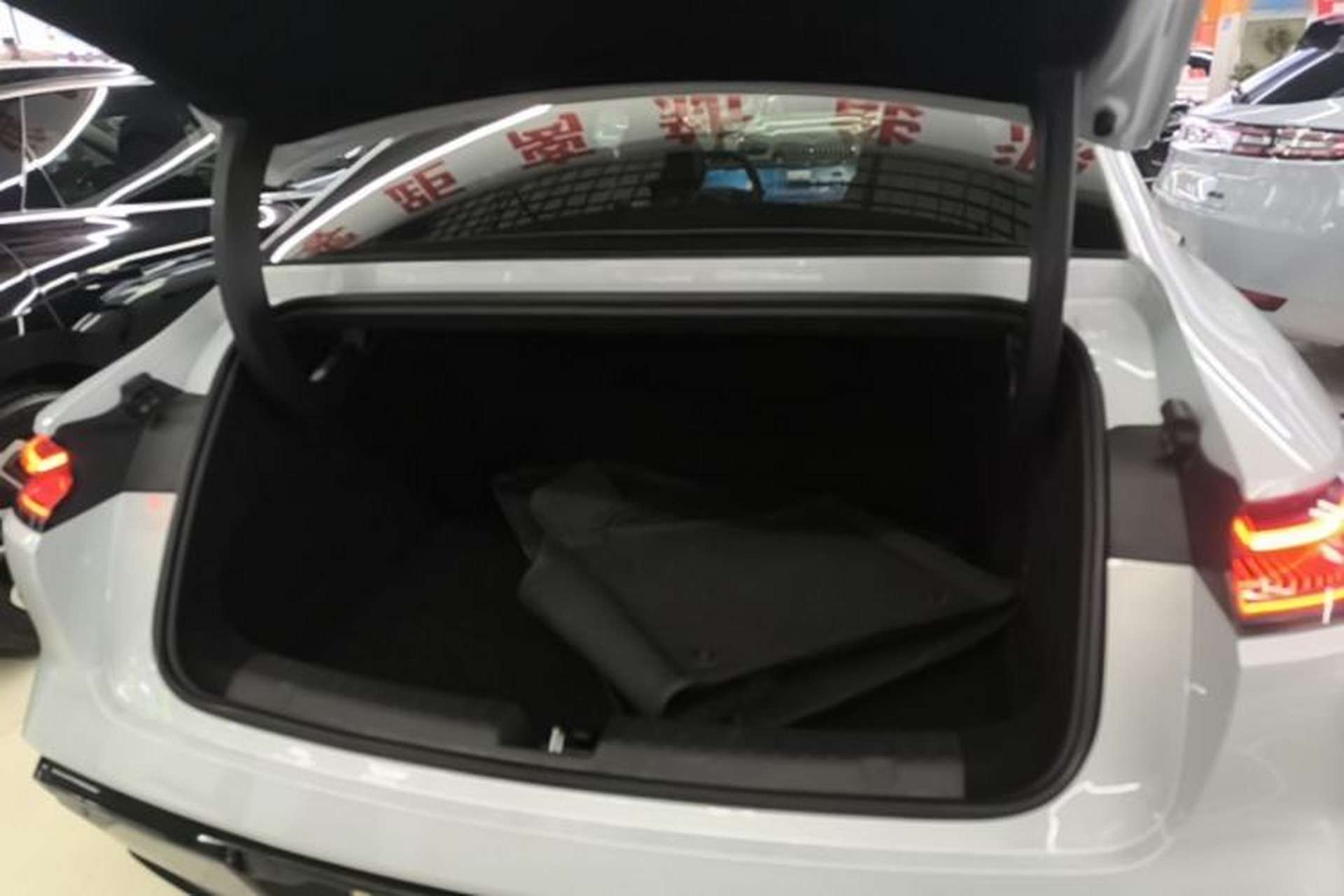 Used Geely Galaxy E8 2025 700 km Long-Range Intelligent Driving Version Trunk