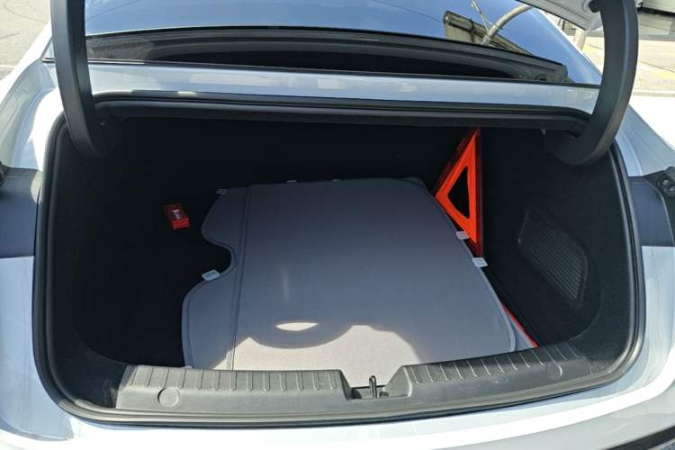 Used Geely Galaxy E8 2025 700 km Long-Range Intelligent Driving Version Trunk