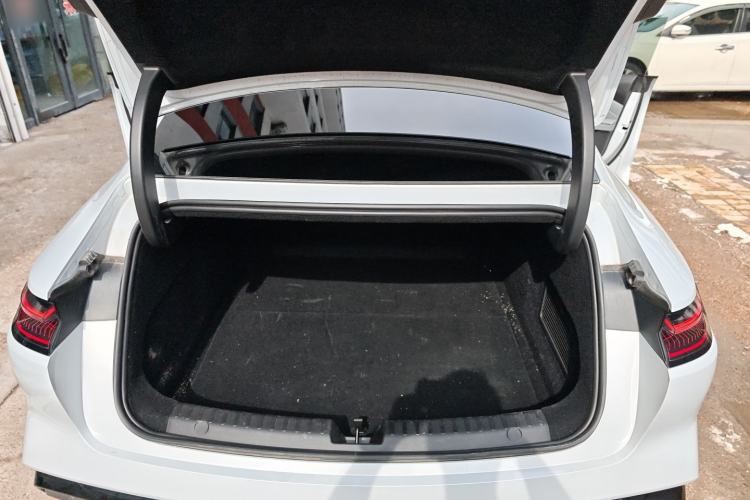 Used Geely Galaxy E8 2025 700 km Long-Range Intelligent Driving Version Trunk