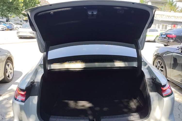 Used Geely Galaxy E8 2025 700 km Long-Range Intelligent Driving Version Trunk