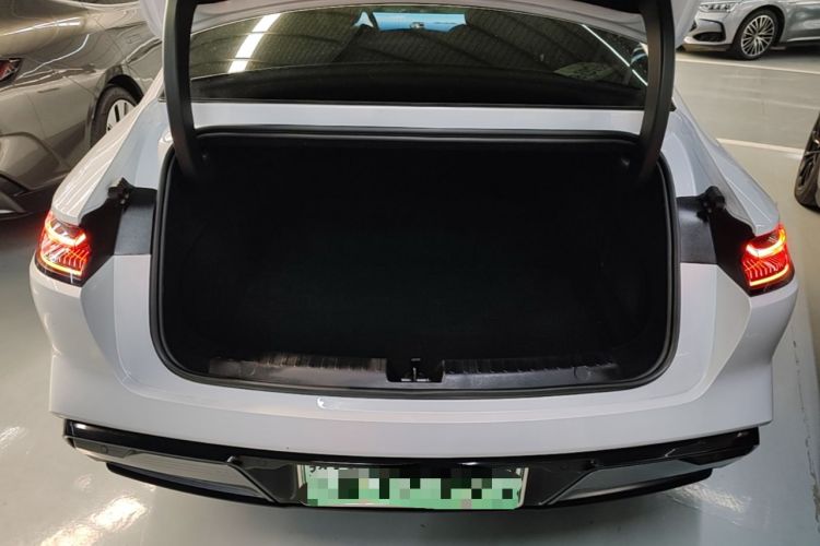 Used Geely Galaxy E8 2025 700 km Long-Range Intelligent Driving Version Trunk