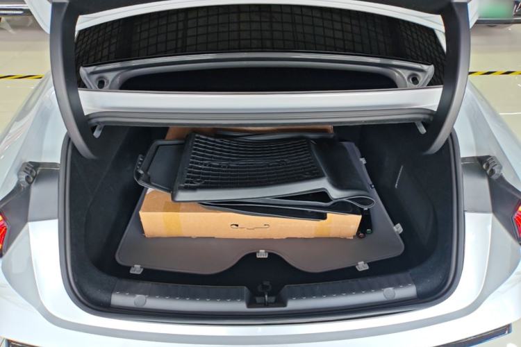 Used Geely Galaxy E8 2025 700 km Long-Range Intelligent Driving Version Trunk