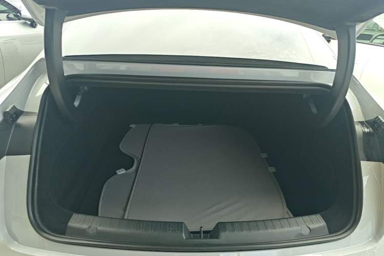 Used Geely Galaxy E8 2025 700 km Long-Range Intelligent Driving Version Trunk