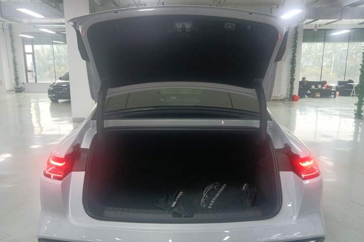 Used Geely Galaxy E8 2025 700 km Long-Range Intelligent Driving Version Trunk