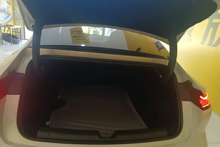 Used Geely Galaxy E8 2025 700 km Long-Range Intelligent Driving Version Trunk