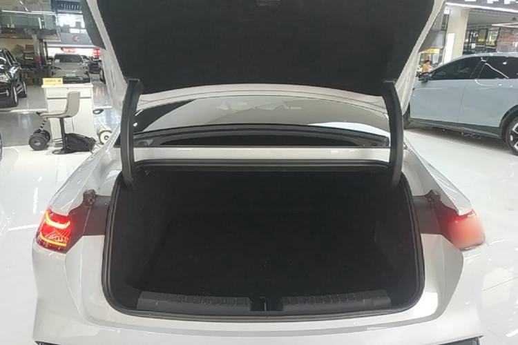 Used Geely Galaxy E8 2025 700 km Long-Range Intelligent Driving Version Trunk