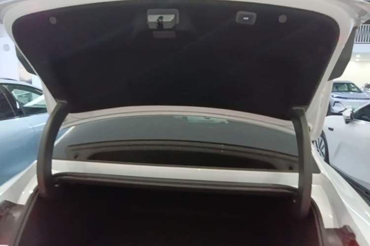Used Geely Galaxy E8 2025 700 km Long-Range Intelligent Driving Version Trunk