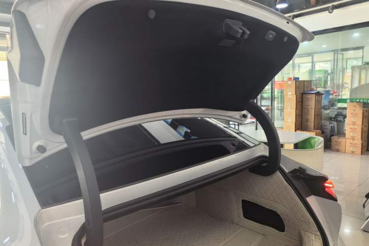 Used Geely Galaxy E8 2025 700 km Long-Range Intelligent Driving Version Trunk