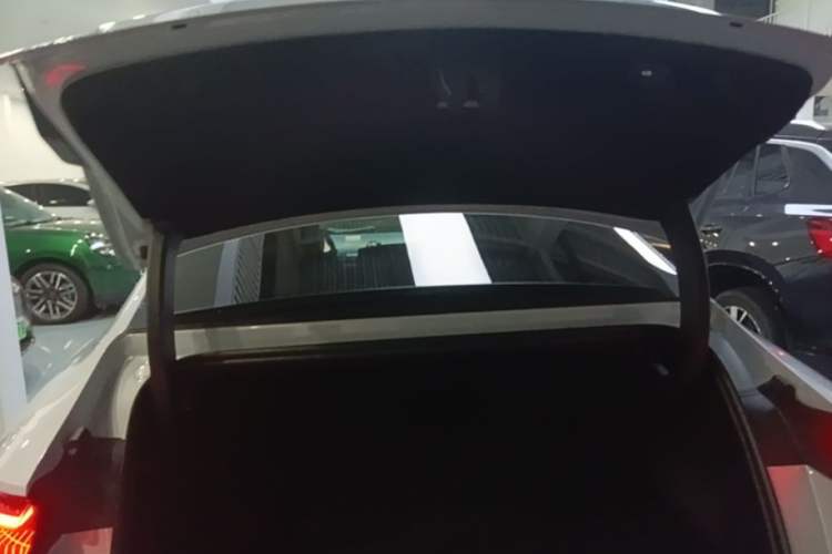 Used Geely Galaxy E8 2025 700 km Long-Range Intelligent Driving Version Trunk