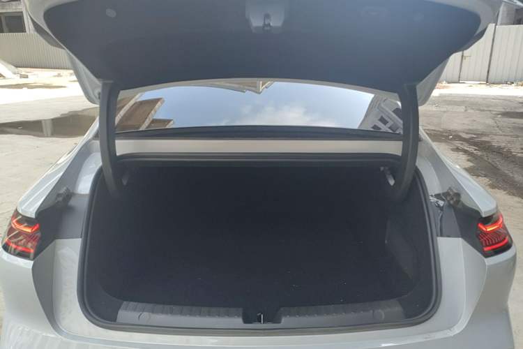 Used Geely Galaxy E8 2025 700 km Long-Range Intelligent Driving Version Trunk