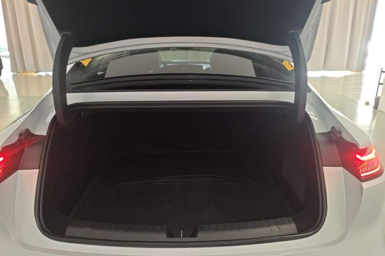 Used Geely Galaxy E8 2025 700 km Long-Range Intelligent Driving Version Trunk