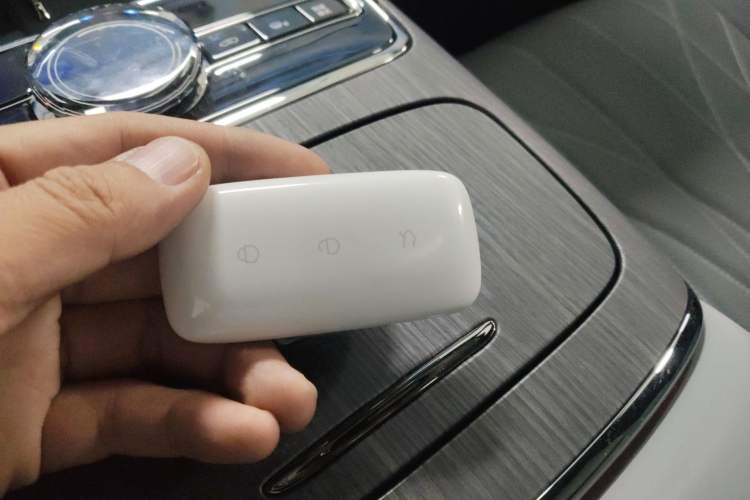 Used Geely Galaxy E8 2025 700 km Long-Range Intelligent Driving Version Vehicle Key