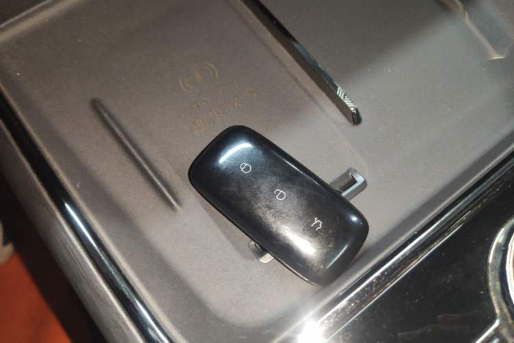 Used Geely Galaxy E8 2025 700 km Long-Range Intelligent Driving Version Vehicle Key