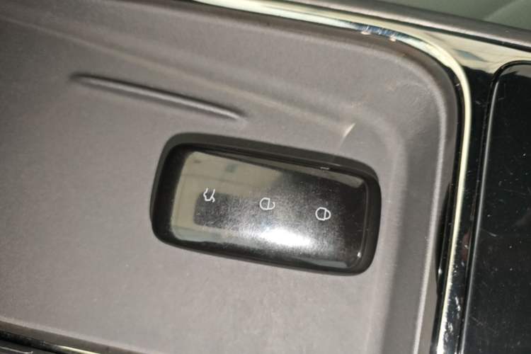 Used Geely Galaxy E8 2025 700 km Long-Range Intelligent Driving Version Vehicle Key