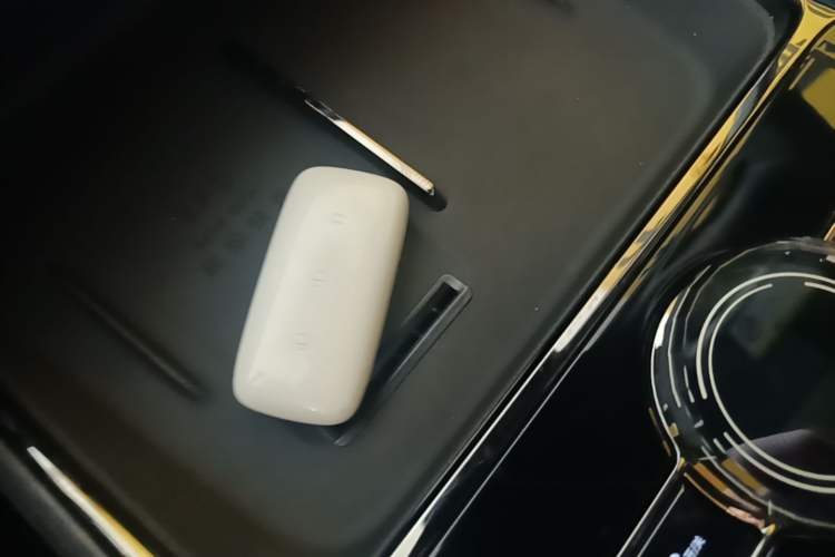 Used Geely Galaxy E8 2025 700 km Long-Range Intelligent Driving Version Vehicle Key