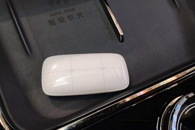 Used Geely Galaxy E8 2025 700 km Long-Range Intelligent Driving Version Vehicle Key