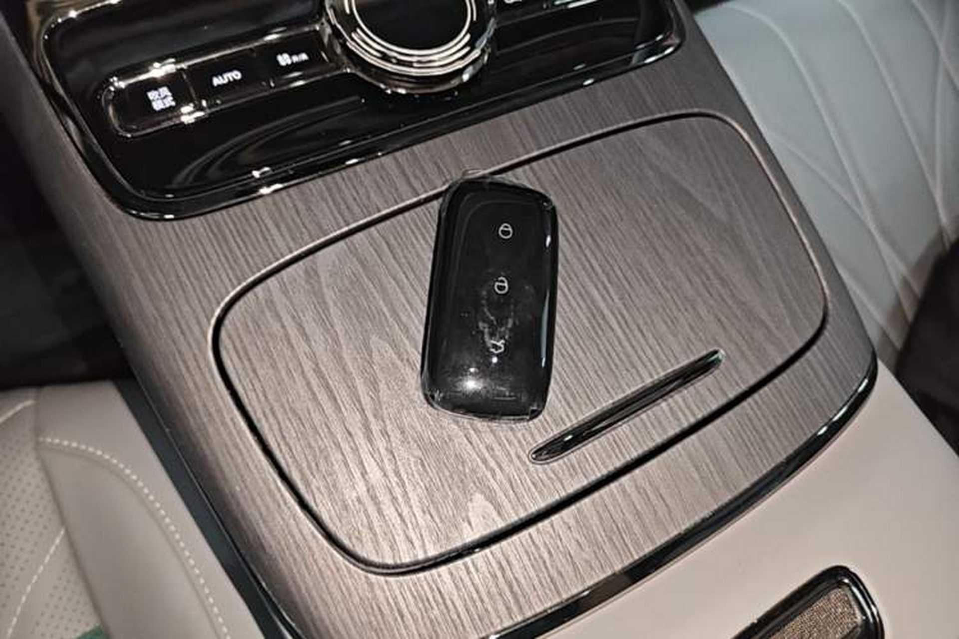 Used Geely Galaxy E8 2025 700 km Long-Range Intelligent Driving Version Vehicle Key