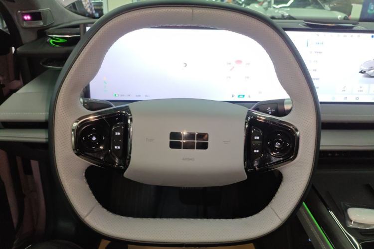Used Geely Galaxy E8 2025 700 km Long-Range Intelligent Driving Version Steering Wheel