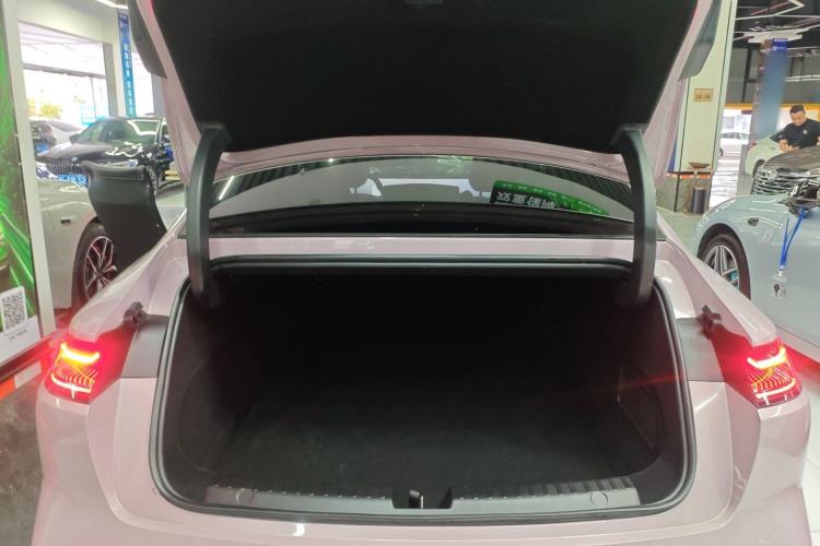 Used Geely Galaxy E8 2025 700 km Long-Range Intelligent Driving Version Trunk