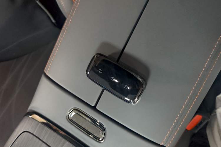 Used Geely Galaxy E8 2025 620 km All-Wheel Drive Starship LiDAR-Enabled Intelligent Driving Version Vehicle Key