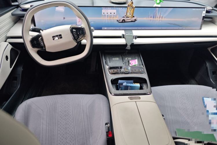 Used Geely Galaxy E8 2025 700 km Long-Range Intelligent Driving Version Center Console