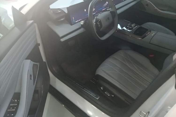 Used Geely Galaxy E8 2025 700 km Long-Range Intelligent Driving Version Driver Seat