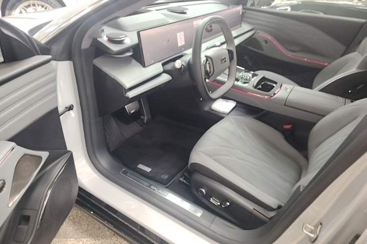 Used Geely Galaxy E8 2025 700 km Long-Range Intelligent Driving Version Driver Seat