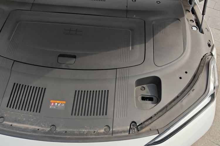 Used Geely Galaxy E8 2025 700 km Long-Range Intelligent Driving Version Engine Bay Left