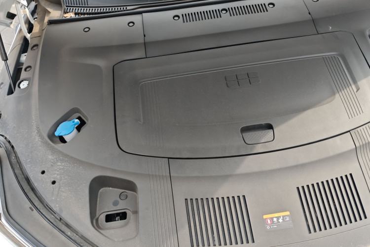 Used Geely Galaxy E8 2025 700 km Long-Range Intelligent Driving Version Engine Bay Right