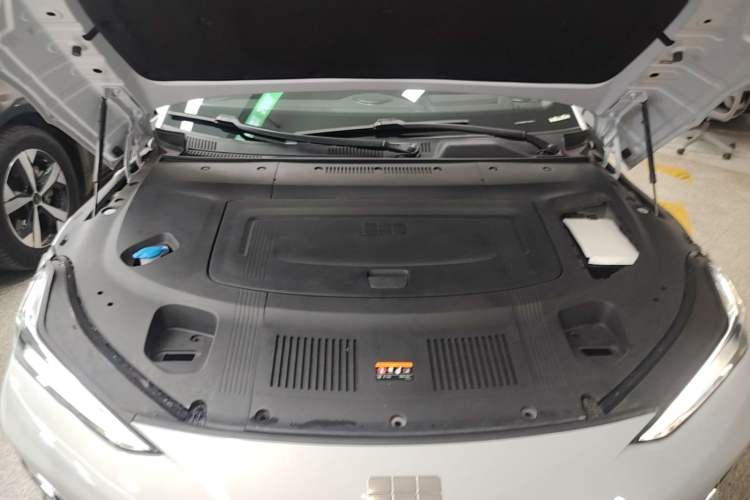 Used Geely Galaxy E8 2025 700 km Long-Range Intelligent Driving Version Engine Bay