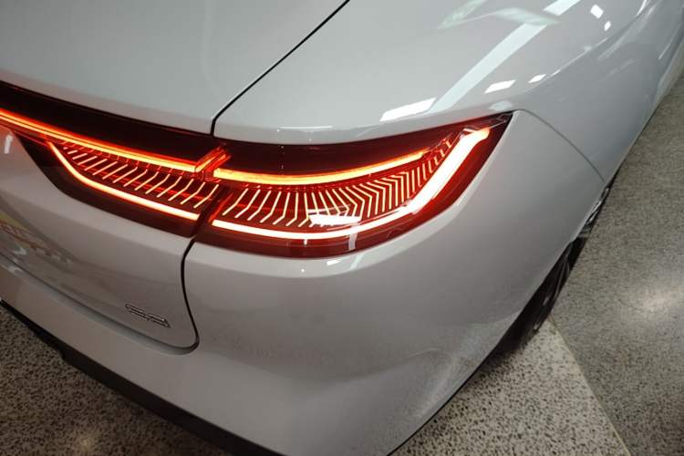 Used Geely Galaxy E8 2025 700 km Long-Range Intelligent Driving Version Exterior 1