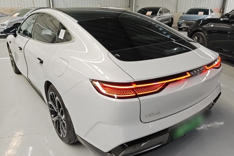 Used Geely Galaxy E8 2025 700 km Long-Range Intelligent Driving Version Exterior 2