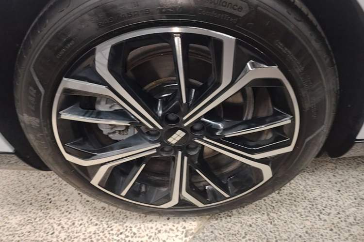 Used Geely Galaxy E8 2025 700 km Long-Range Intelligent Driving Version Exterior 3