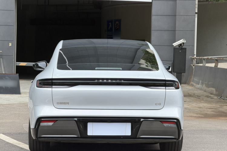 Used Geely Galaxy E8 2025 700 km Long-Range Intelligent Driving Version Exterior 8