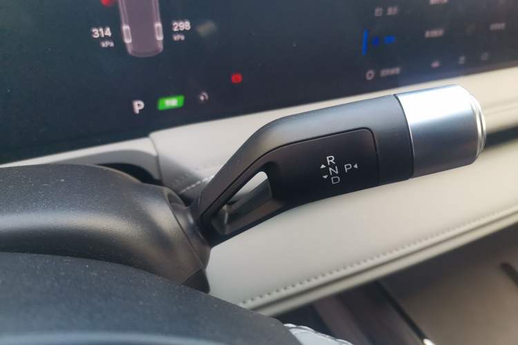 Used Geely Galaxy E8 2025 575 km Intelligent Driving Edition Gear Lever