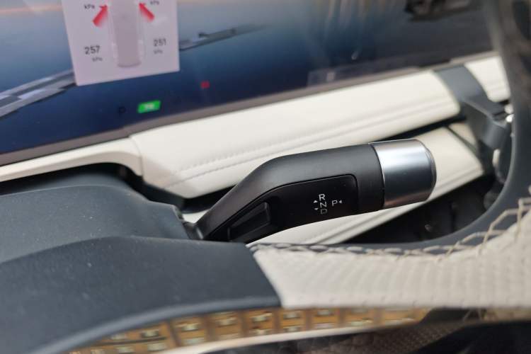 Used Geely Galaxy E8 2025 700 km Long-Range Intelligent Driving Version Gear Lever