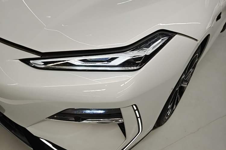 Used Geely Galaxy E8 2025 700 km Long-Range Intelligent Driving Version Left Front Headlight
