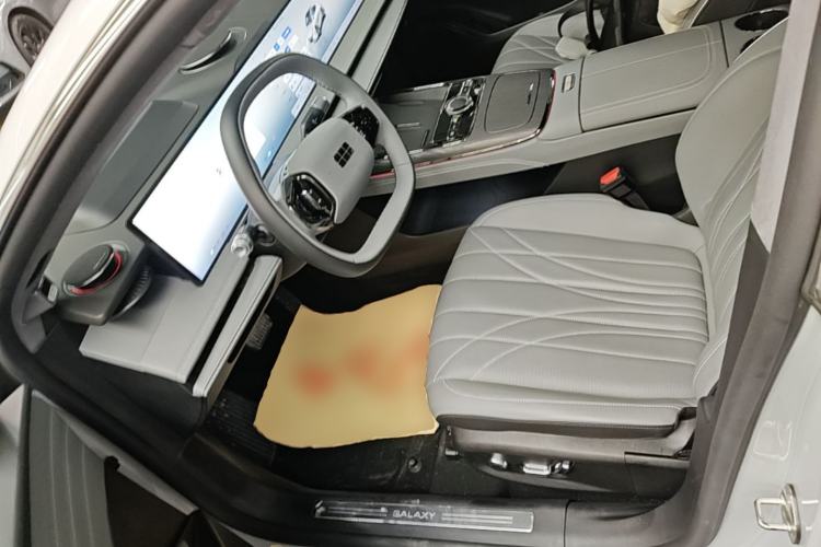 Used Geely Galaxy E8 2025 700 km Long-Range Intelligent Driving Version Left Front Seat